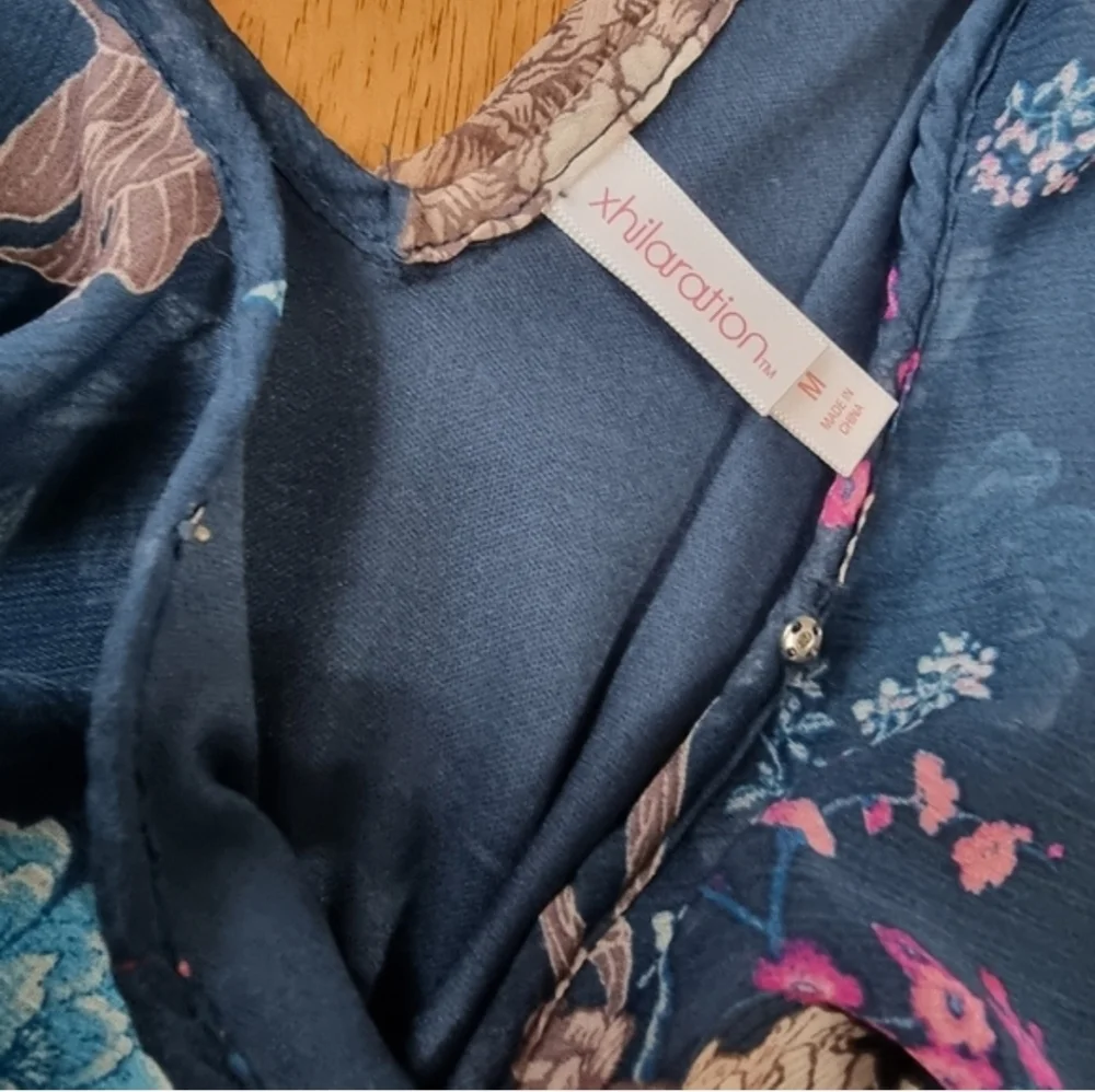 🆕️ Xhilaration Cold Shoulder Faux Wrap Floral Blue Ruffle Dress Size M - Picture 7 of 12